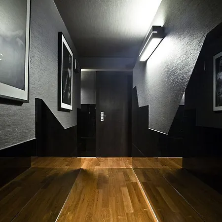 לינה וארוחת בוקר Valadier 4*