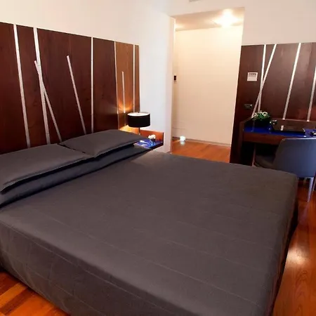 Valadier 4* Rome